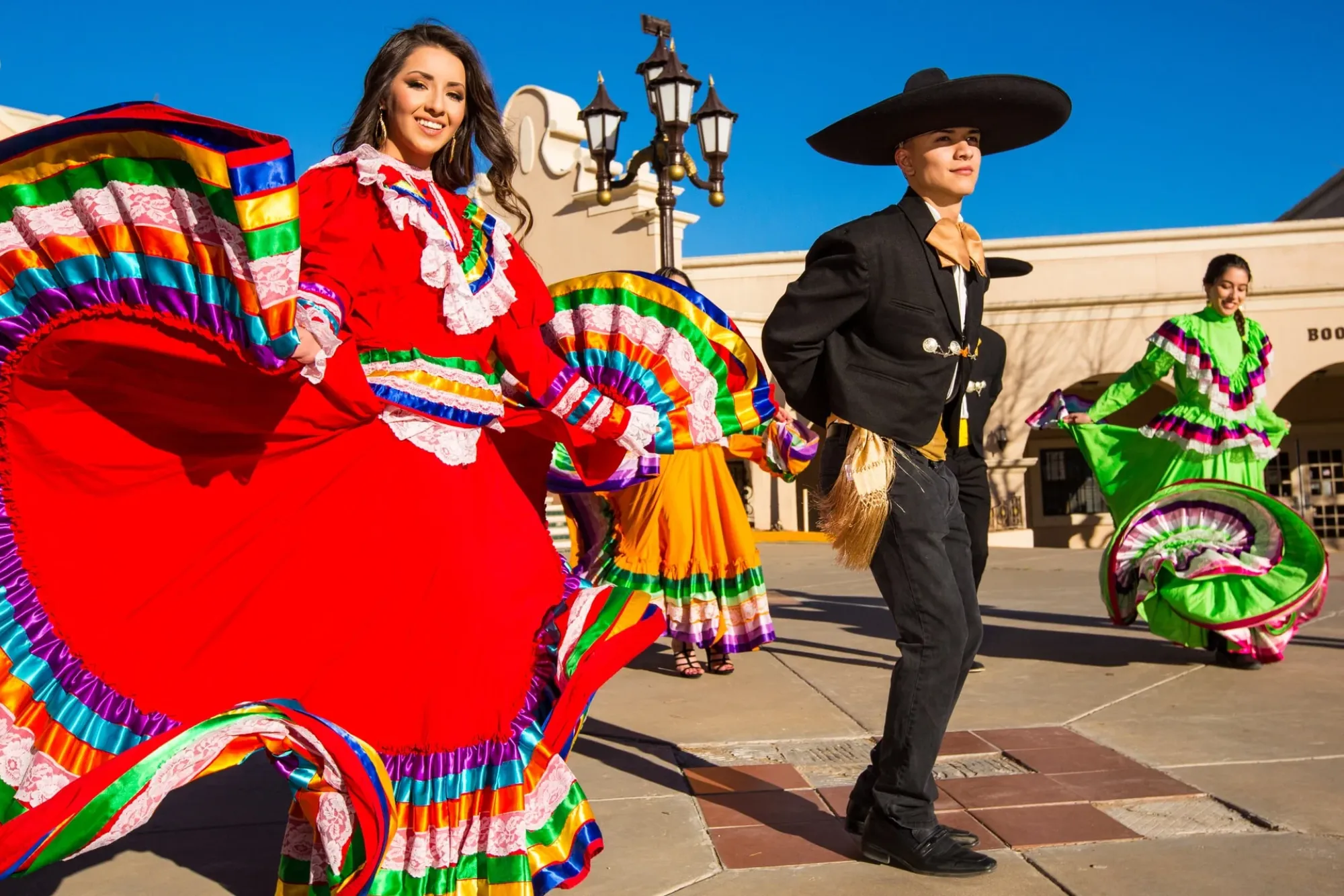 How does Mariachi Clothes Help in the Weather